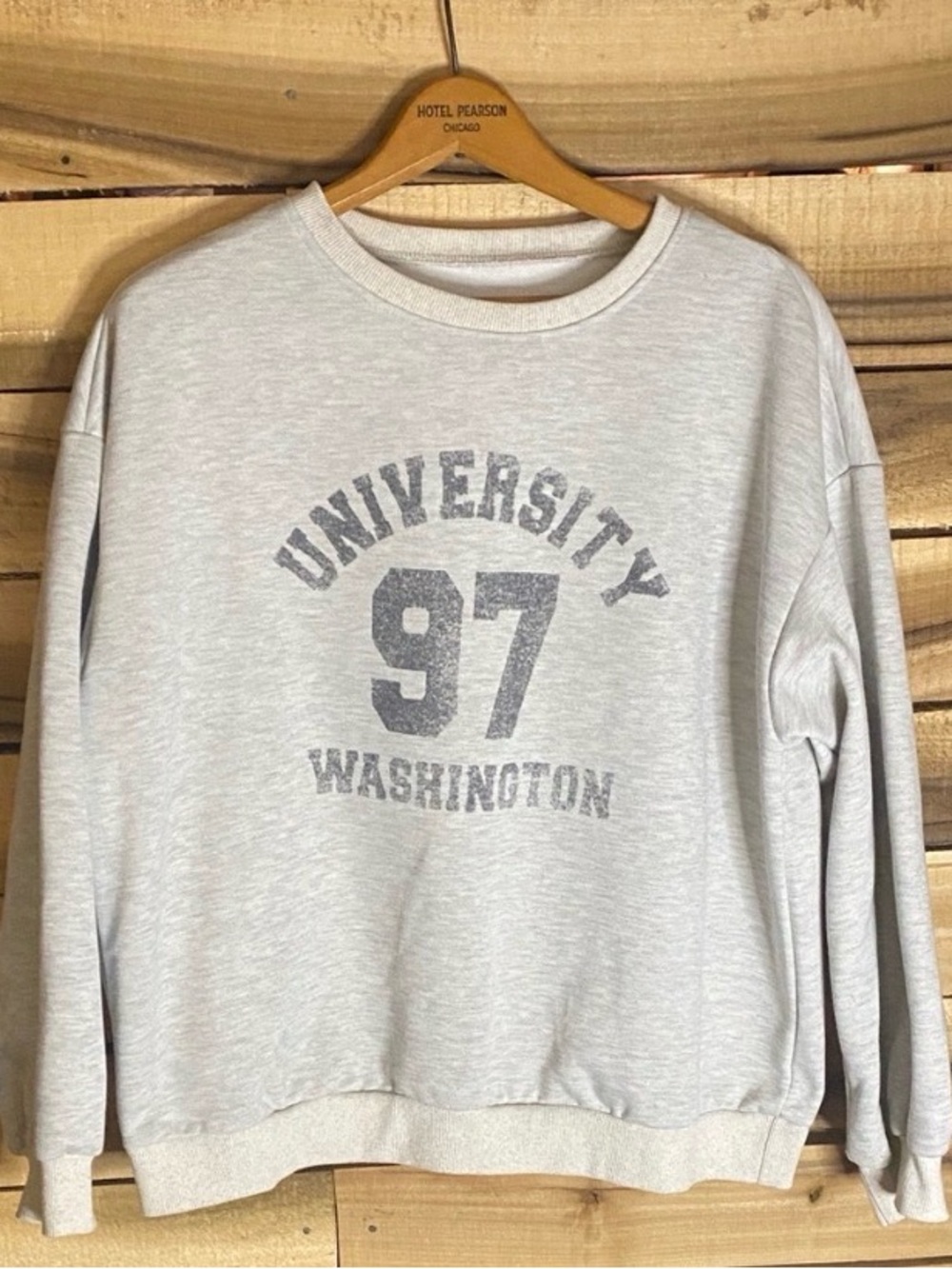 Dazy University of Washington crewneck Sweatshirt size large gray polyester
